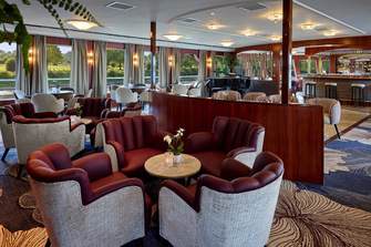 Viva Cruises VIVA RUBY Bar and Lounge 5 ©Viva Cruises.jpg